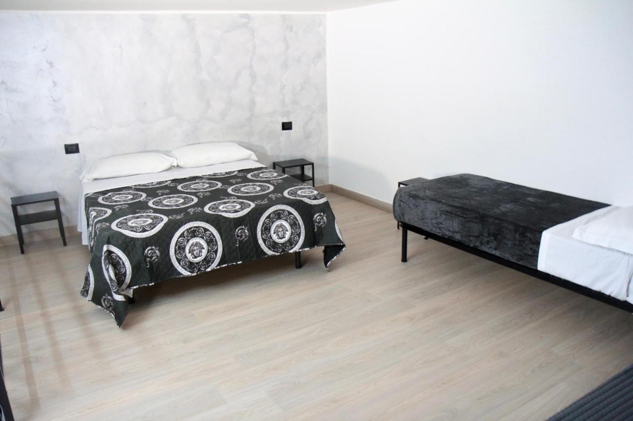 Luxury Home Valentino เนเปิลส์ ภายนอก รูปภาพ