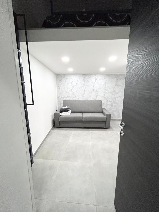Luxury Home Valentino เนเปิลส์ ภายนอก รูปภาพ