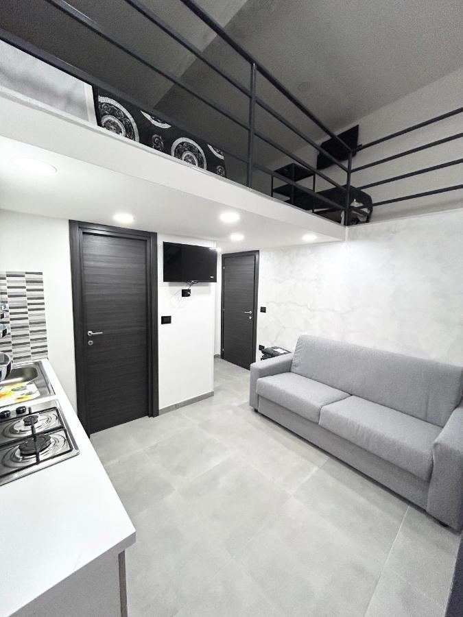 Luxury Home Valentino เนเปิลส์ ภายนอก รูปภาพ